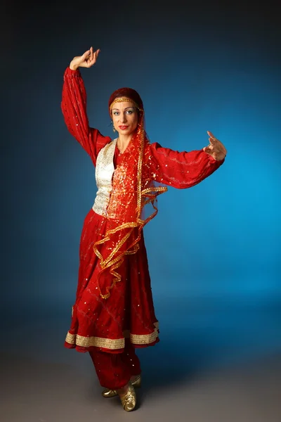 Tanzende asiatische Frau — Stockfoto