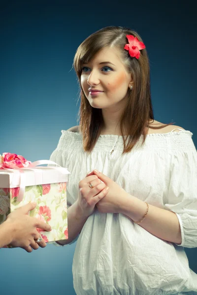 Beautiful girl get a gift — Stock Photo, Image