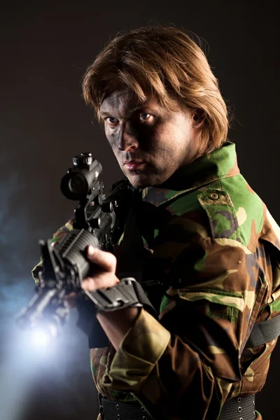 Soldier holding a weapon — Stock Photo, Image