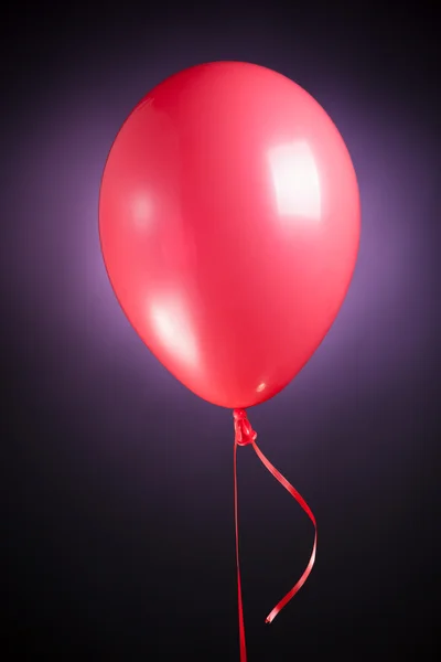Красный воздушный шар — стоковое фото