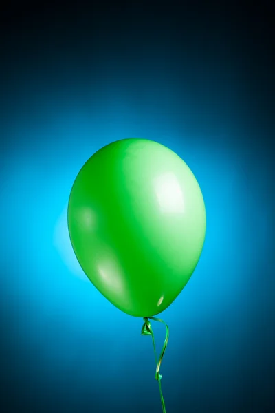 Balão de ar verde festivo — Fotografia de Stock