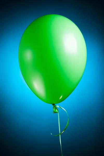Festliga gröna luftballong — Stockfoto