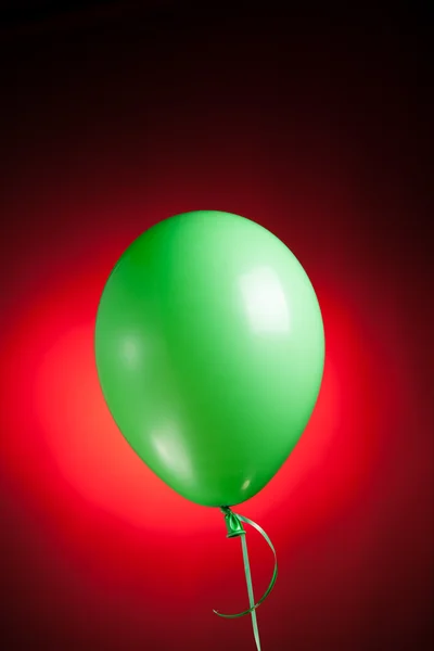 Святкова зелена повітряна куля — стокове фото