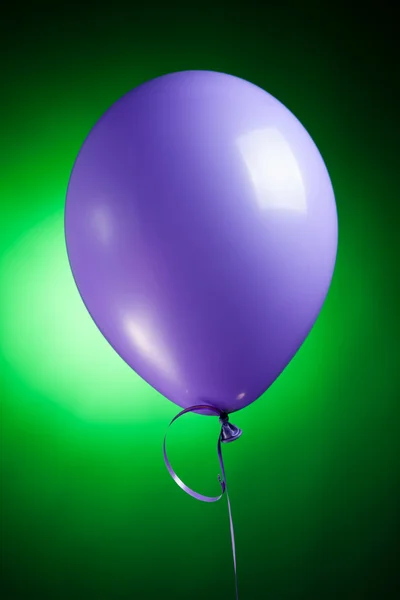 Festlig lila luftballong — Stockfoto