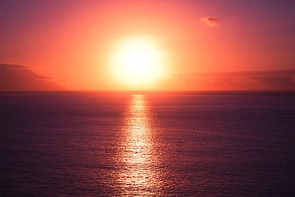 Nydelig solnedgang ved sjøbunn. – stockfoto
