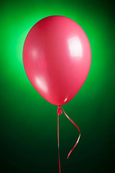 Festlicher roter Luftballon — Stockfoto