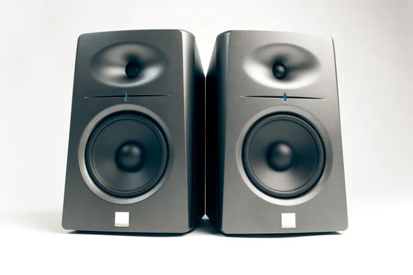 Studio dźwięku monitory na białym tle — Zdjęcie stockowe