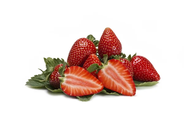 Erdbeeren und ein Schnitt. — Stockfoto