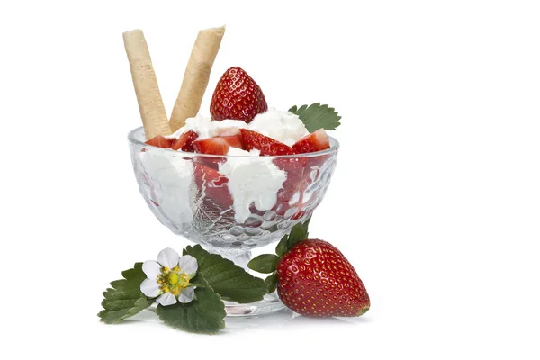 草莓和奶油 — 图库照片