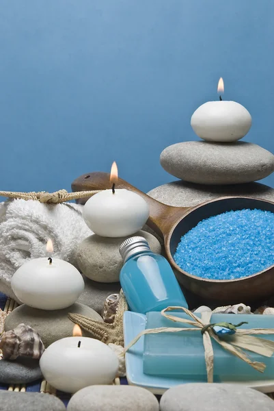 Blauwe spa en zen evenwicht. — Stockfoto