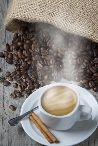 Espresso and cinnamon. — Stock Photo, Image