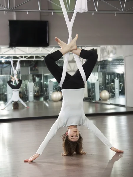 Yoga anti-gravité — Photo