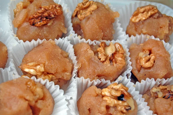 Halva dengan wallnuts — Stok Foto