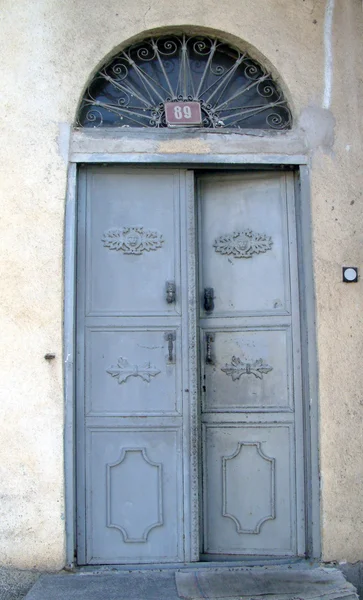 Staré kovové dveře — Stock fotografie