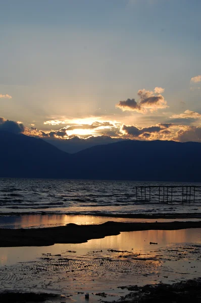Tramonto al lago prespa, macedonia — Foto Stock