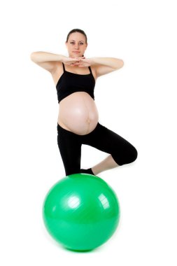 hamile kadın excercises jimnastik topu ile. güzel pregnan