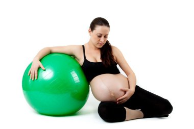 hamile kadın excercises jimnastik topu ile. güzel pregnan
