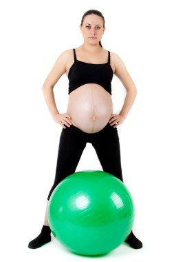 hamile kadın excercises jimnastik topu ile. güzel pregnan