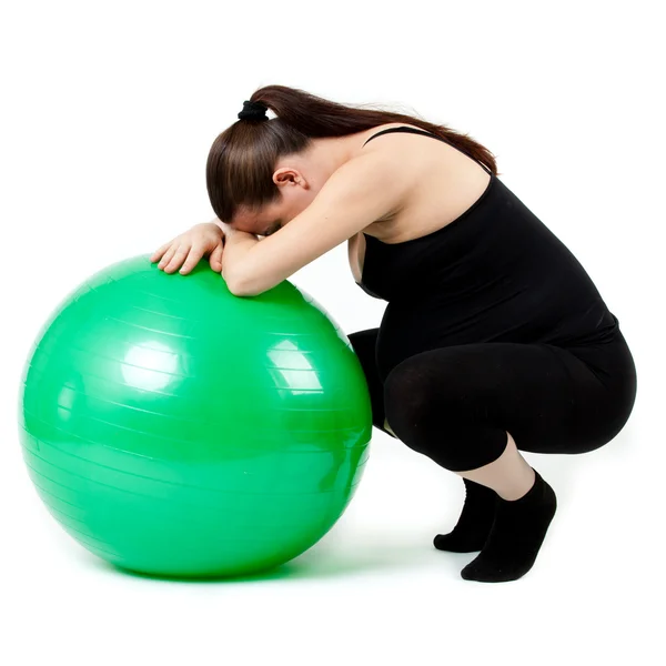 Těhotná žena cvičení s gymnastický míč. krásné pregnan — Stock fotografie