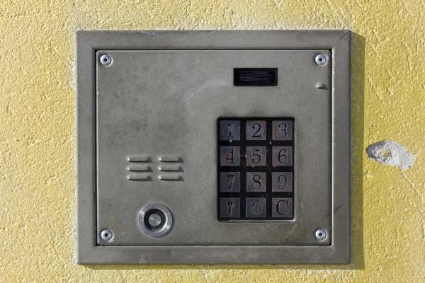 Old door lock with numeric keypad — Stock Photo, Image