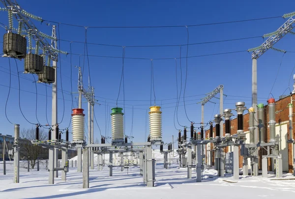 Energii elektrycznej dla małego miasta Zimowych — Zdjęcie stockowe