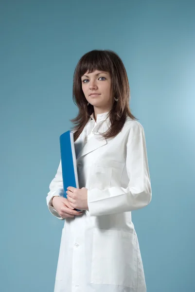Healthcare collection - Pretty brunette doctor with blue folder — Stock Photo, Image