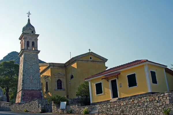 Kirke med tårn på øya Zakynthos – stockfoto
