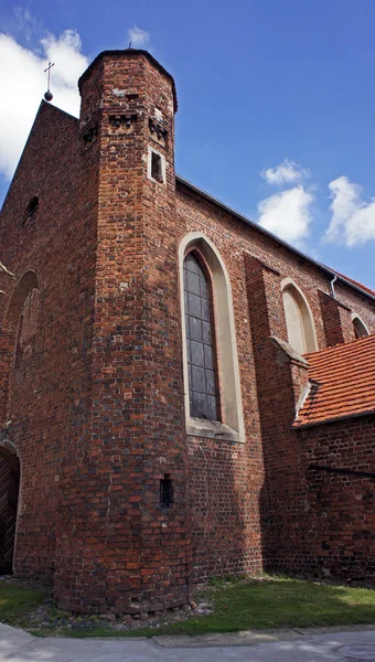 Torre igreja gótica na Polônia — Fotografia de Stock