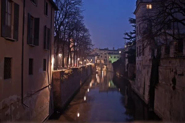 Kanál v Mantova na večer — Stock fotografie