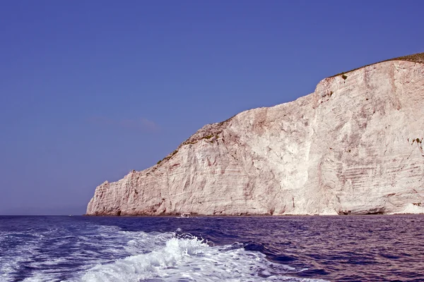 Roca blanca en la costa de la isla de Zakynthos — Foto de Stock