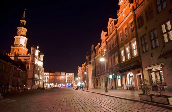 Здания в Старом Рынке ночью — стоковое фото