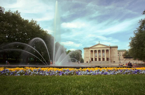 stock image Fountain and opera house in Poznan