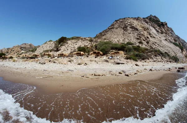 Costa con playa y roca en la isla Zakynthos — Foto de Stock