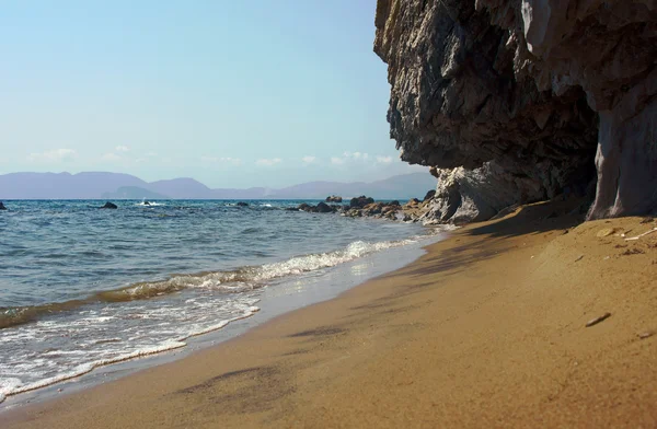 Pláž s rockem na ostrov zakynthos — Stock fotografie