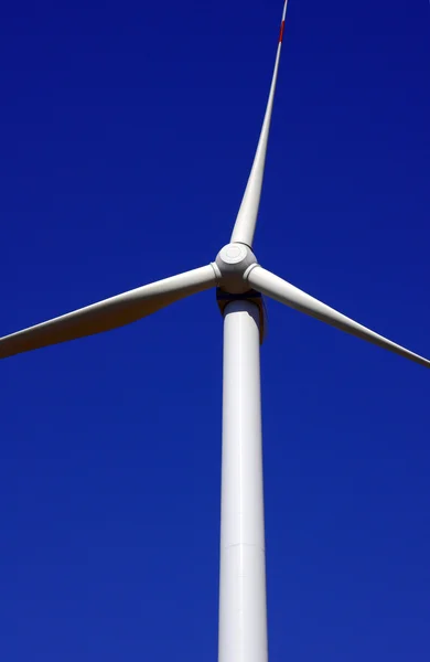 Лопасти турбин на ветряной электростанции — стоковое фото
