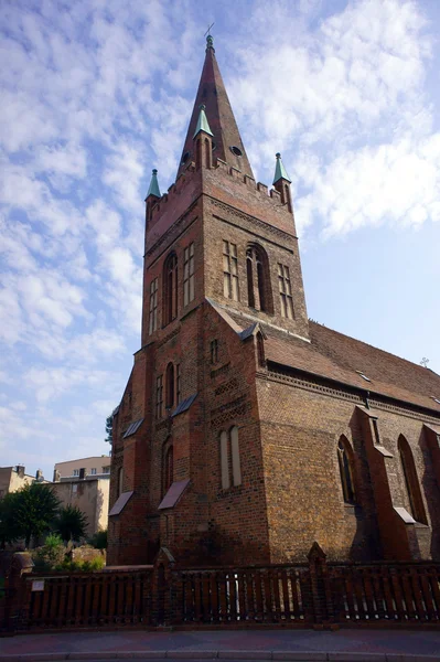 Torre y entrada a la iglesia gótica —  Fotos de Stock