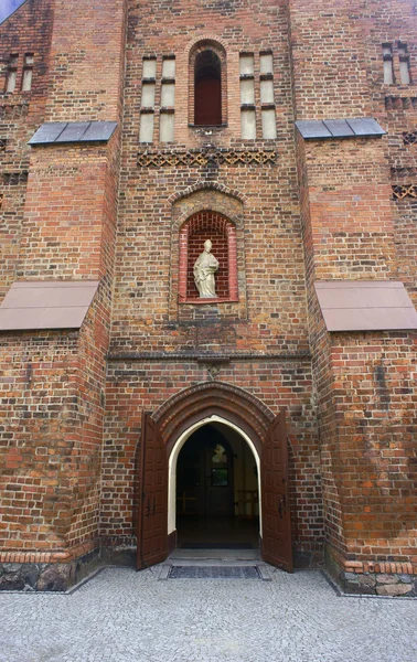 Ворота до готичної церкви — стокове фото