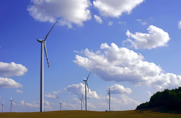 Турбины на ветряной электростанции — стоковое фото