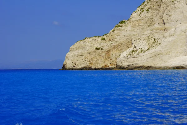 Rocha na costa na ilha de Zakynthos — Fotografia de Stock