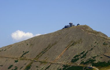 sniezka tepe üzerinde dağ sığınma