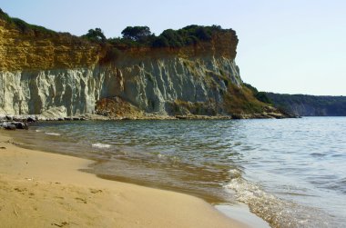 zakynthos Adası sahillerinde dağların