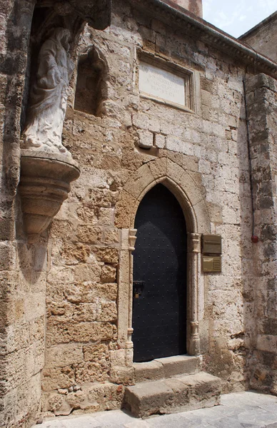 Porta de entrada para a casa medieval em Rodes — Fotografia de Stock