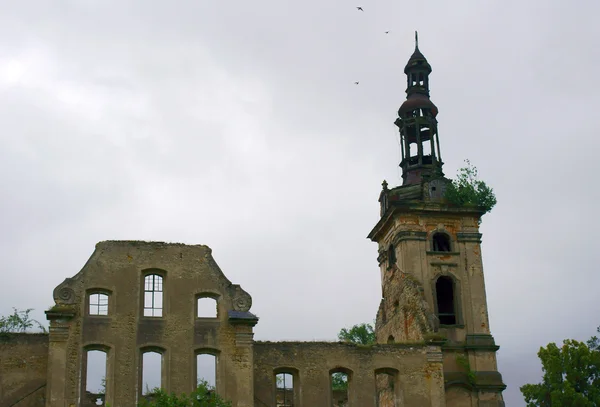 Ruina de la iglesia evangélica torre, Polonia —  Fotos de Stock