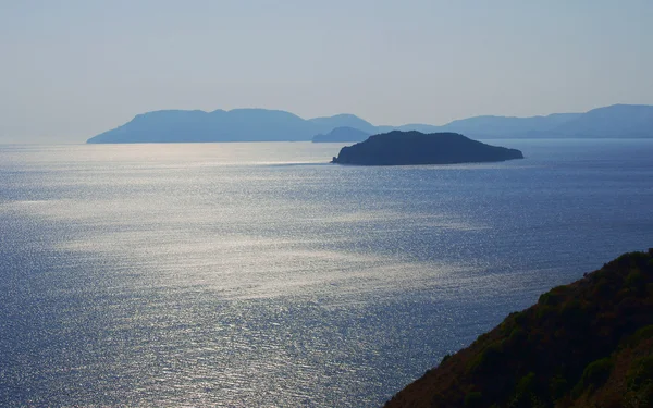 Klipporna vid kusten på ön zakynthos — Stockfoto