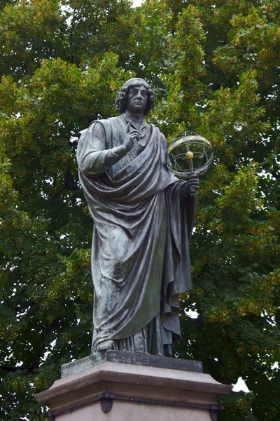 Памятник астроному — стоковое фото