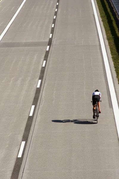 Bisikletçi sırasında zamana karşı yarış — Stok fotoğraf