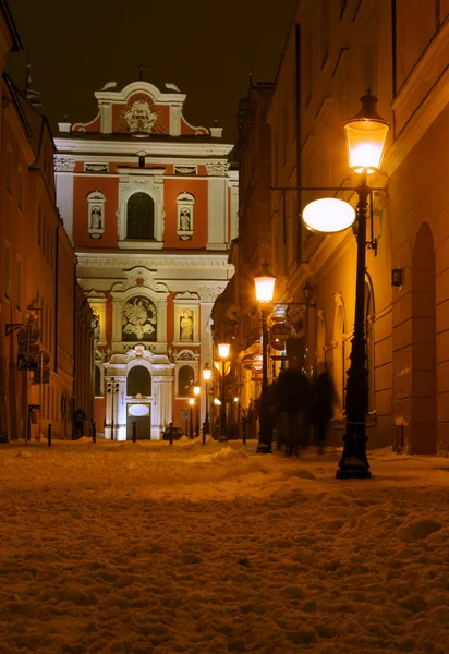 Barokní fasáda kostela v Poznani v noci — Stock fotografie