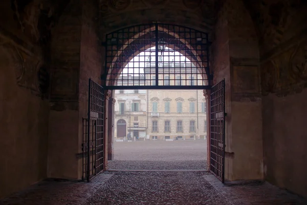 Puerta de entrada en el Palazzo Ducale en invierno — Foto de Stock