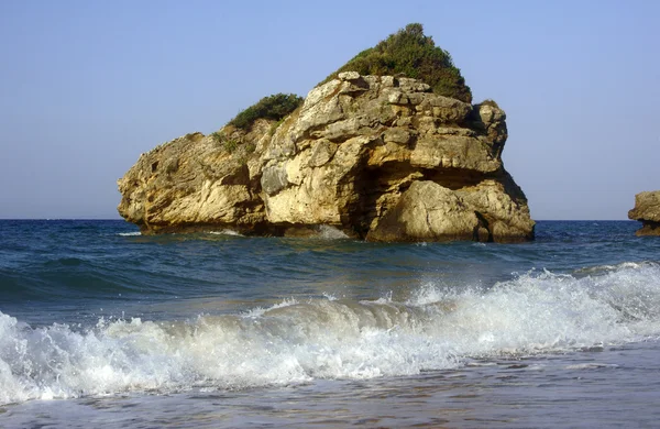 Roccia sulla costa sull'isola di Zante — Foto Stock