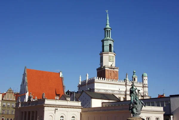 Torre da Câmara Municipal em Poznan — Fotografia de Stock